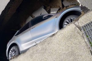 TWT-2023-Tesla-Model-Y-Sinkhole
