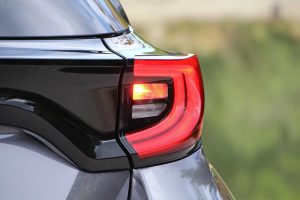 Toyota-Yaris-2020-piso-fanari