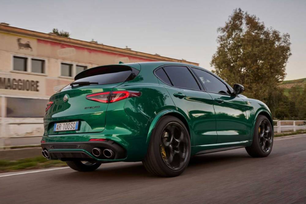 https://autogreeknews.gr/wp-content/uploads/2023/04/alfa-romeo-stelvio-quadrifoglio-100deg-anniversari-7.jpg