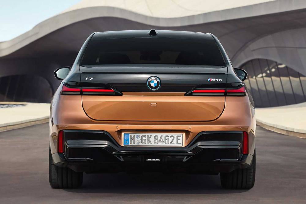 https://autogreeknews.gr/wp-content/uploads/2023/04/bmw-i7-m70-xdrive-2023.jpg