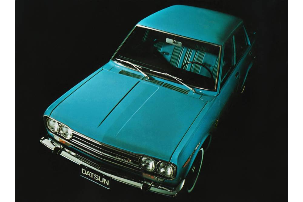 https://autogreeknews.gr/wp-content/uploads/2023/04/datsun_1600_4-door_sedan_3.jpg