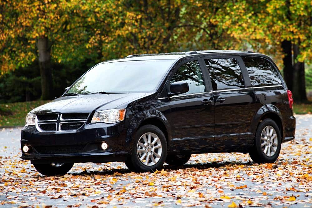 https://autogreeknews.gr/wp-content/uploads/2023/04/dodge_grand_caravan_481.jpg