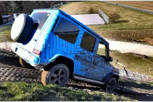 mercedes eqg reverse climb