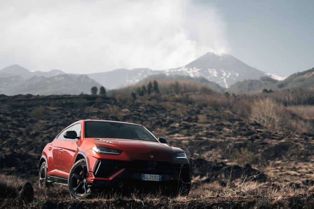 https://autogreeknews.gr/wp-content/uploads/2023/04/new-lamborghini-urus-s-in-italy-10.jpg
