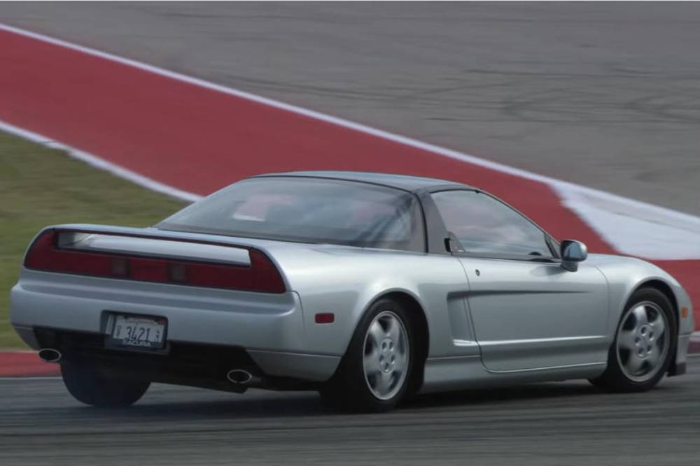 Πιλότος F1 γονατίζει το Honda NSX MK1 (+video)