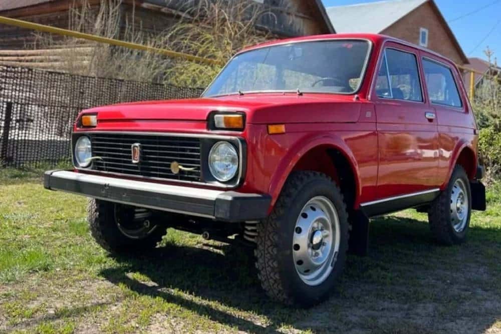 https://autogreeknews.gr/wp-content/uploads/2023/05/1980-Lada-Niva-Time-Capsule-2.jpg