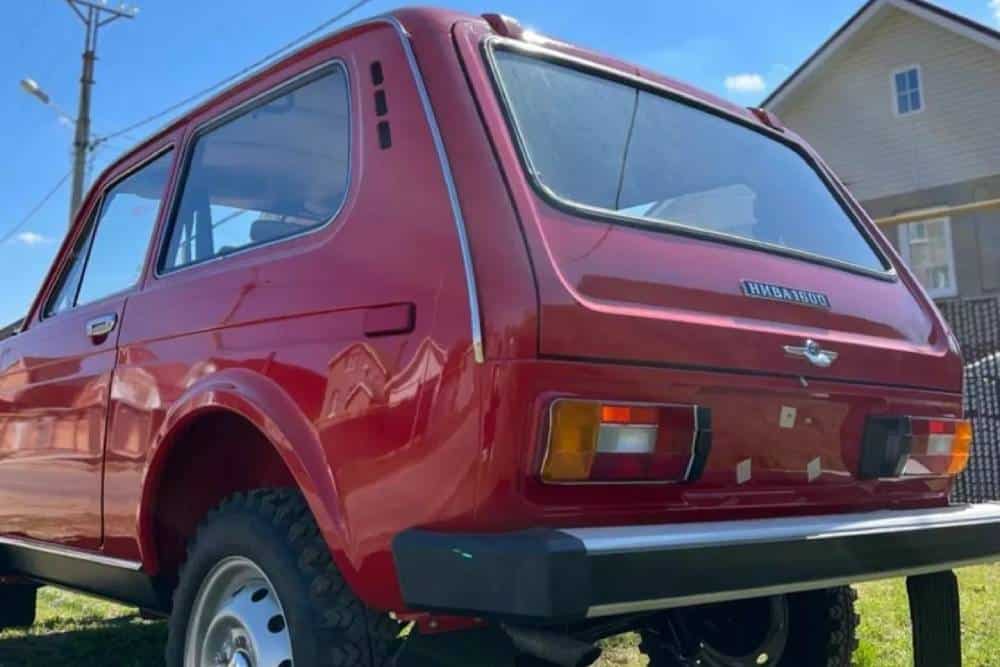 https://autogreeknews.gr/wp-content/uploads/2023/05/1980-Lada-Niva-Time-Capsule-6.jpg