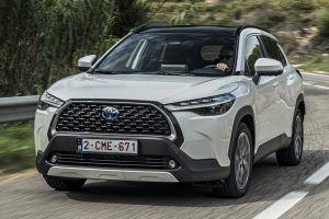 2022-corolla-cross-hybrid-dpl-awd-pearl-white-dynamic-011-2