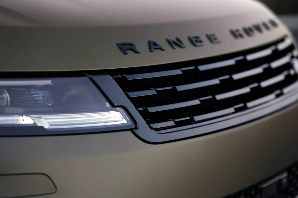 https://autogreeknews.gr/wp-content/uploads/2023/05/2024-Range-Rover-Sport-SV-00010.jpg