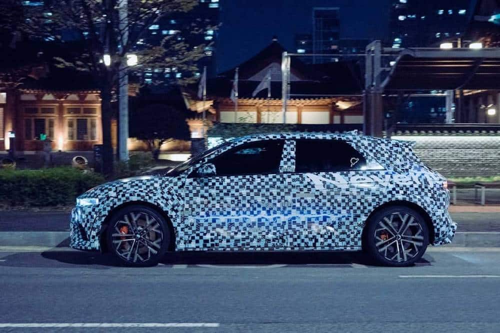 https://autogreeknews.gr/wp-content/uploads/2023/05/2024-hyundai-ioniq-5-n-teaser-3.jpg