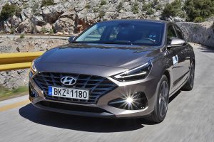 Hyundai-i30-Fastback-kinisi