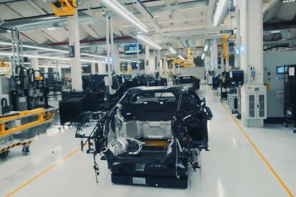 https://autogreeknews.gr/wp-content/uploads/2023/05/Lamborghini-Revuelto-Production-2.jpg