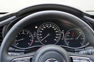 Mazda-CX-30-SkyactivX-pinakas-organon-2
