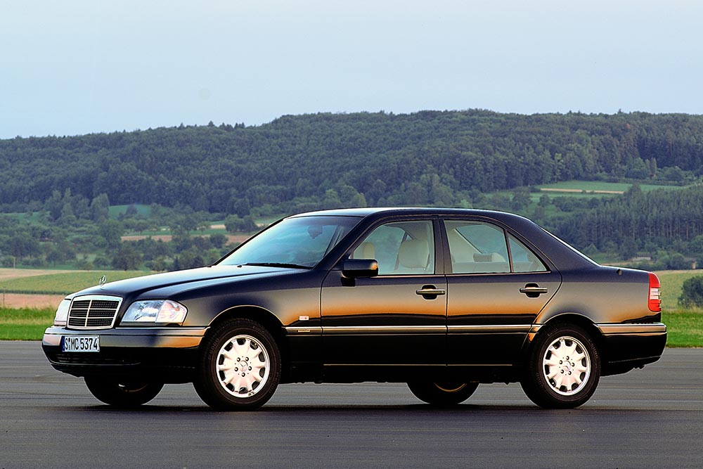 https://autogreeknews.gr/wp-content/uploads/2023/05/Mercedes-C-Class-1993-1.jpg
