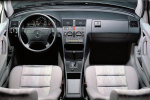 Mercedes-C-Class-1993-(5)
