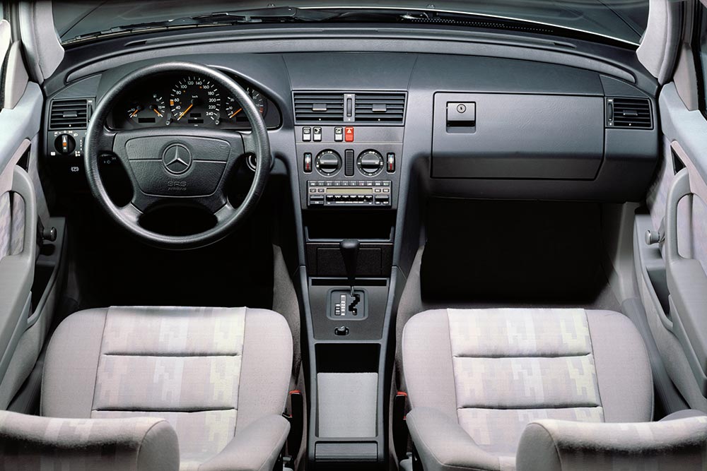 https://autogreeknews.gr/wp-content/uploads/2023/05/Mercedes-C-Class-1993-5.jpg