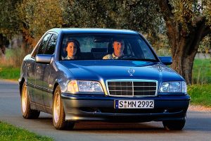 Mercedes-C-Class-1993-(8)