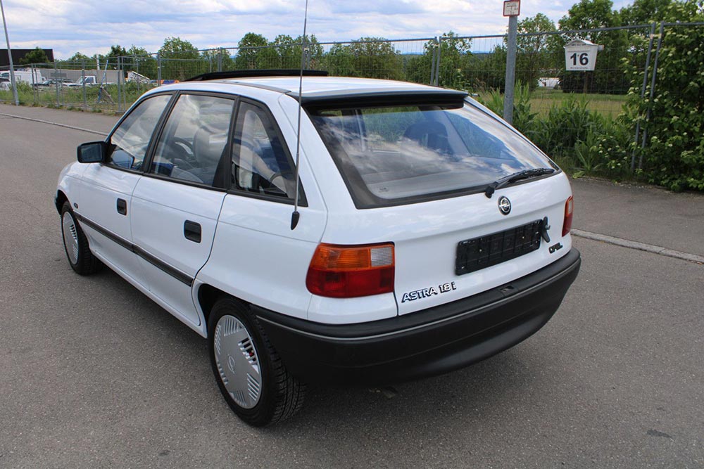 https://autogreeknews.gr/wp-content/uploads/2023/05/Opel-Astra-1992-6.jpg