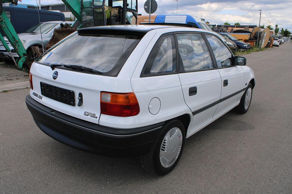https://autogreeknews.gr/wp-content/uploads/2023/05/Opel-Astra-1992-7.jpg