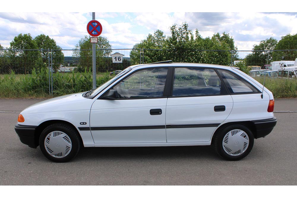 https://autogreeknews.gr/wp-content/uploads/2023/05/Opel-Astra-1992-8.jpg