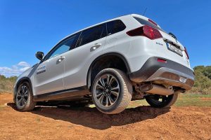 Suzuki-Vitara-off-road