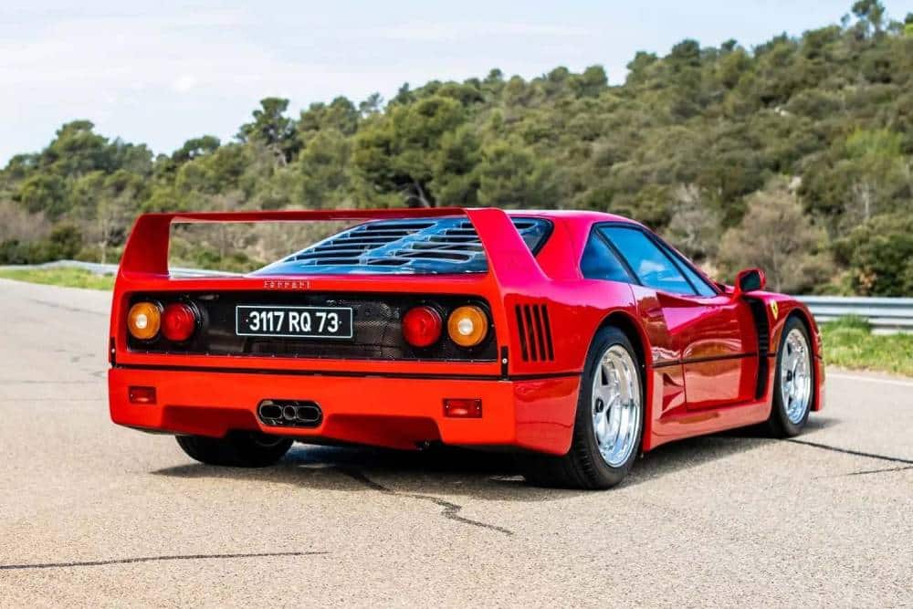 https://autogreeknews.gr/wp-content/uploads/2023/05/alain-prost-s-ferrari-f40-up-for-auction-1.jpg