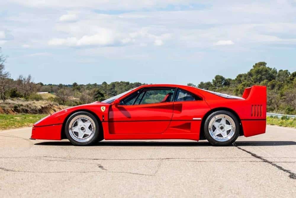 https://autogreeknews.gr/wp-content/uploads/2023/05/alain-prost-s-ferrari-f40-up-for-auction-3.jpg