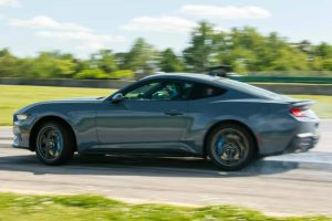 ford-celebrates-mother-s-day (3)