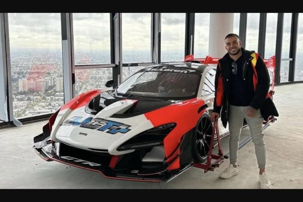 https://autogreeknews.gr/wp-content/uploads/2023/05/mclaren-senna-craned-into-penthouse.jpg
