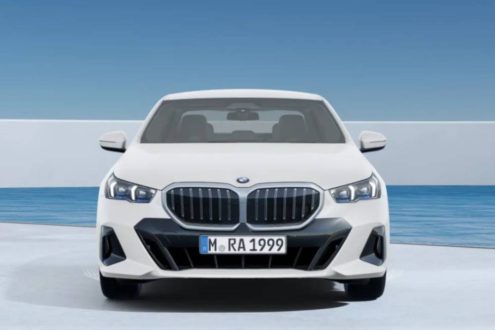 https://autogreeknews.gr/wp-content/uploads/2023/05/new-bmw-520i-m-package-03.jpg