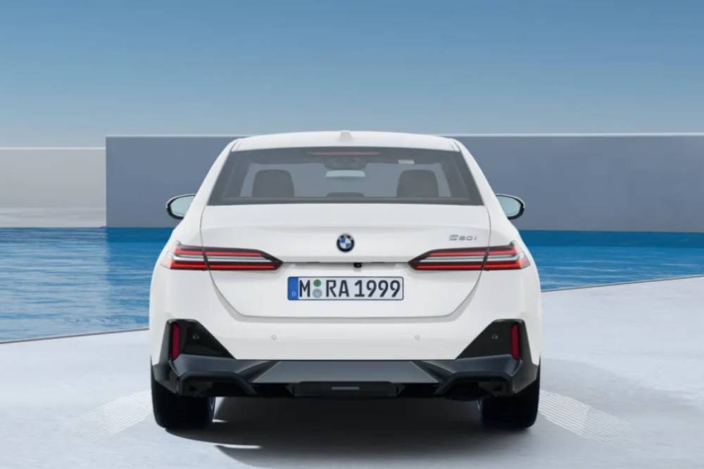 https://autogreeknews.gr/wp-content/uploads/2023/05/new-bmw-520i-m-package-04.jpg