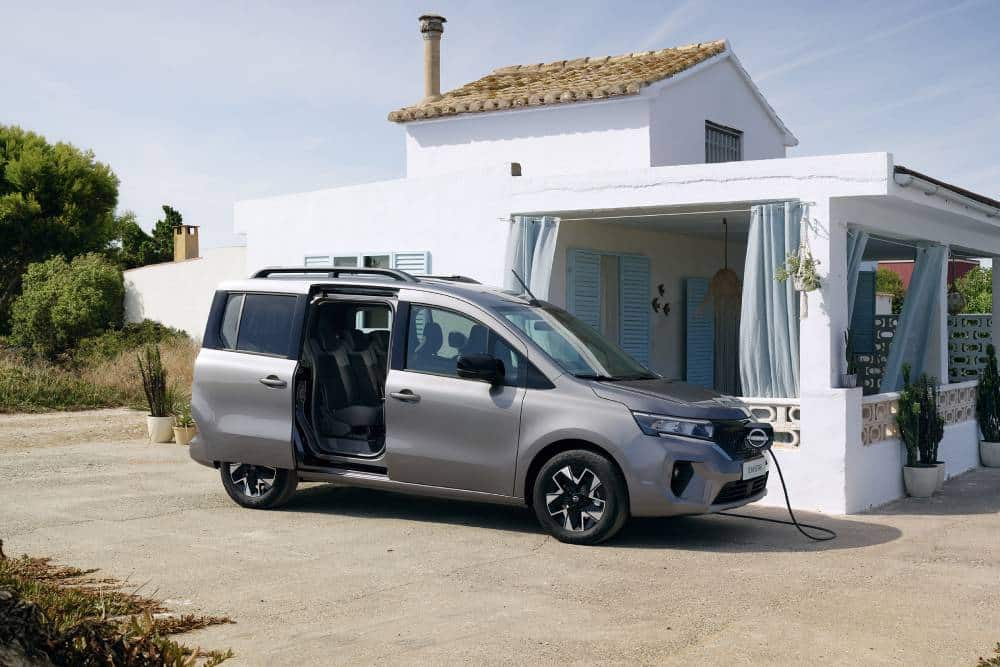https://autogreeknews.gr/wp-content/uploads/2023/05/nissan_townstar_ev_combi_7.jpg