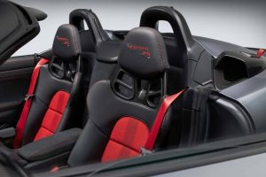 porsche-718-spyder-rs-interni