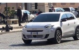 uncamo-d-2024-fiat-600-reveals-familiar-styling-cu (1)