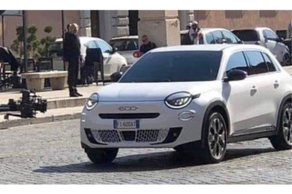 https://autogreeknews.gr/wp-content/uploads/2023/05/uncamo-d-2024-fiat-600-reveals-familiar-styling-cu-1.jpg