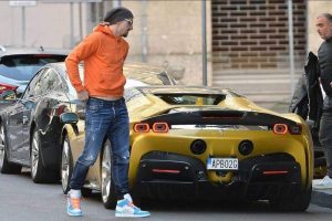 zlatan ferrari sf90