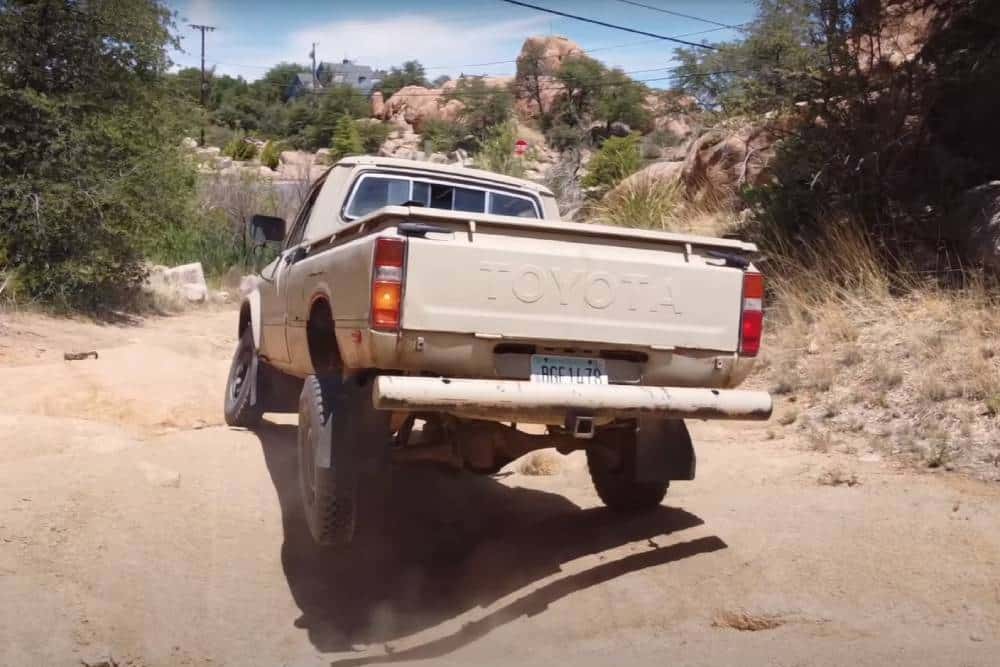 Toyota Hilux με 1,6 εκατ. χλμ. δεν σταματά πουθενά (+video)