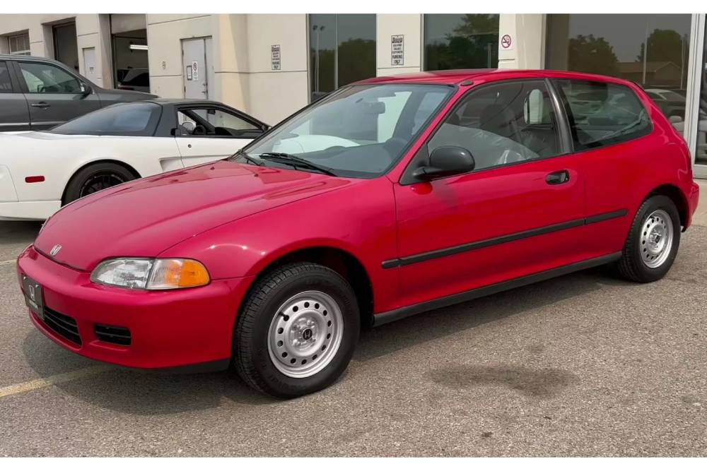 https://autogreeknews.gr/wp-content/uploads/2023/06/1992-Honda-Civic-EG-Hatchback-VIN001-1.jpg