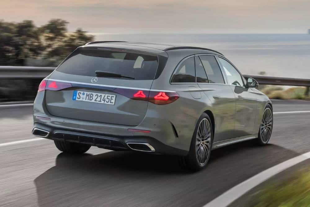 https://autogreeknews.gr/wp-content/uploads/2023/06/2024-Mercedes-E-Class-wagon-estate-00009.jpg