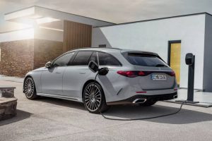 2024-Mercedes-E-Class-wagon-estate-00016