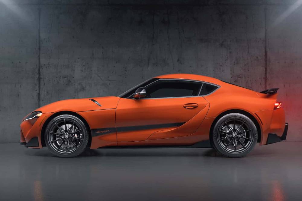 https://autogreeknews.gr/wp-content/uploads/2023/06/2024-toyota-supra-45th-anniversary-edition-1.jpg