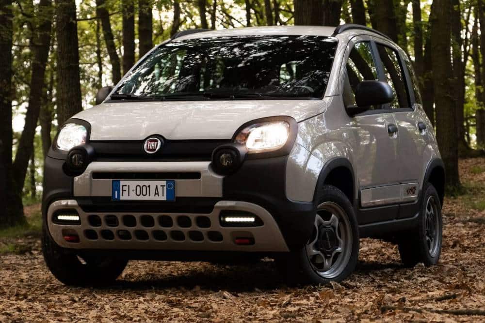 https://autogreeknews.gr/wp-content/uploads/2023/06/Fiat-Panda-4x40C2B0-Limited-Edition-15s.jpg