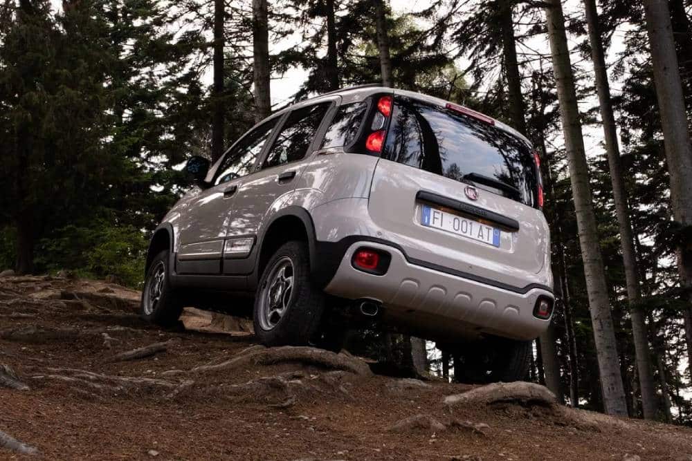 https://autogreeknews.gr/wp-content/uploads/2023/06/Fiat-Panda-4x40C2B0-Limited-Edition-16.jpg