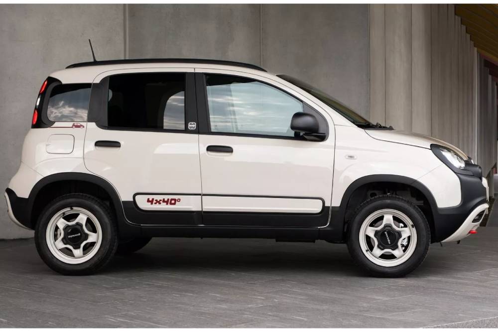 https://autogreeknews.gr/wp-content/uploads/2023/06/Fiat-Panda-4x40C2B0-Limited-Edition-21s.jpg