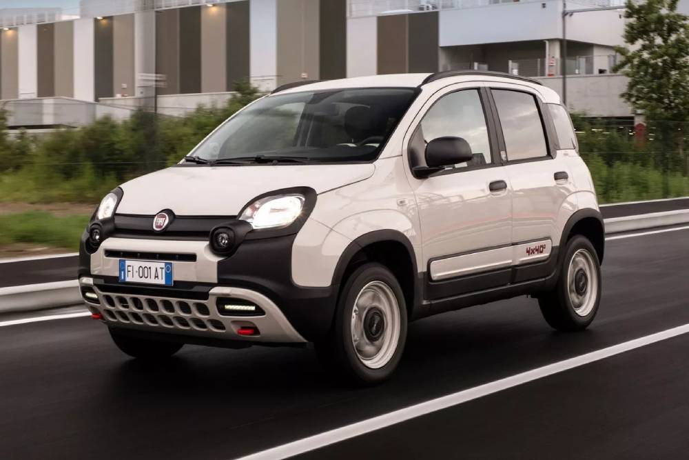 https://autogreeknews.gr/wp-content/uploads/2023/06/Fiat-Panda-4x40C2B0-Limited-Edition-7.jpg
