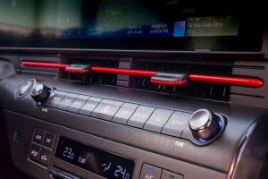 Hyundai-Kona-Hybrid-2023-interior-(3)