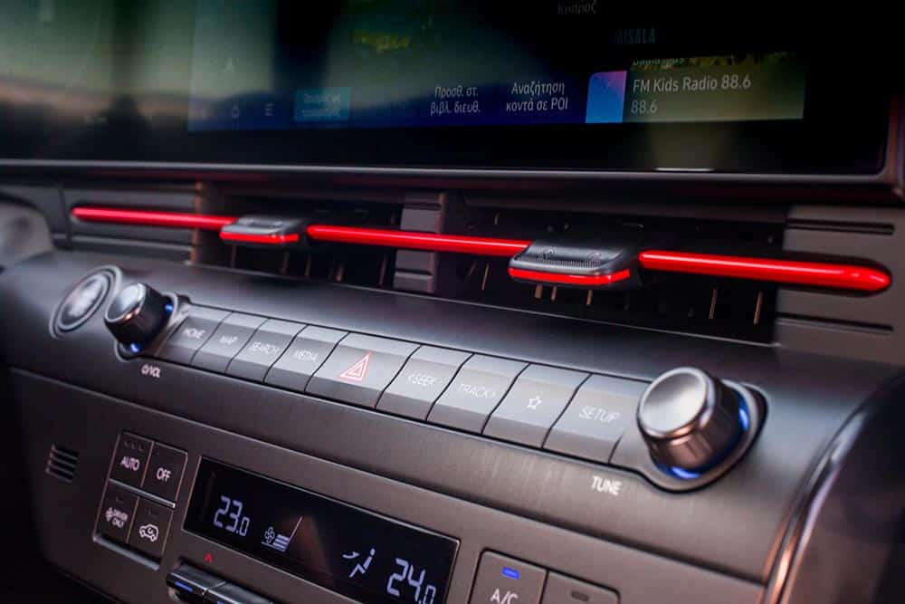 https://autogreeknews.gr/wp-content/uploads/2023/06/Hyundai-Kona-Hybrid-2023-interior-3.jpg