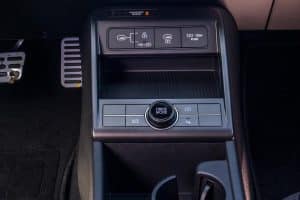 Hyundai-Kona-Hybrid-2023-interior-(3a)