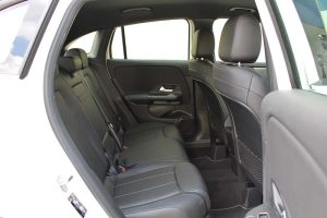 Mercedes-Benz-GLA-200-(3)