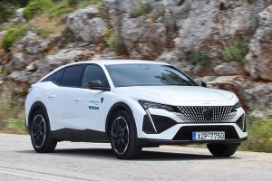 Peugeot 408 PHEV 225 HP (11)